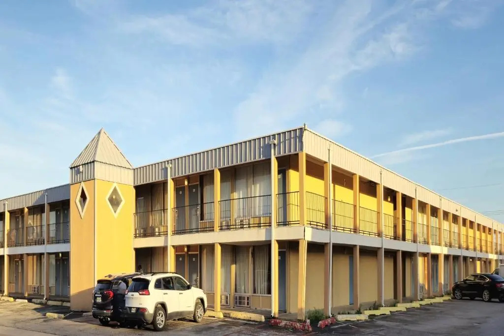 Castle Inn & Suites By Oyo Lawton