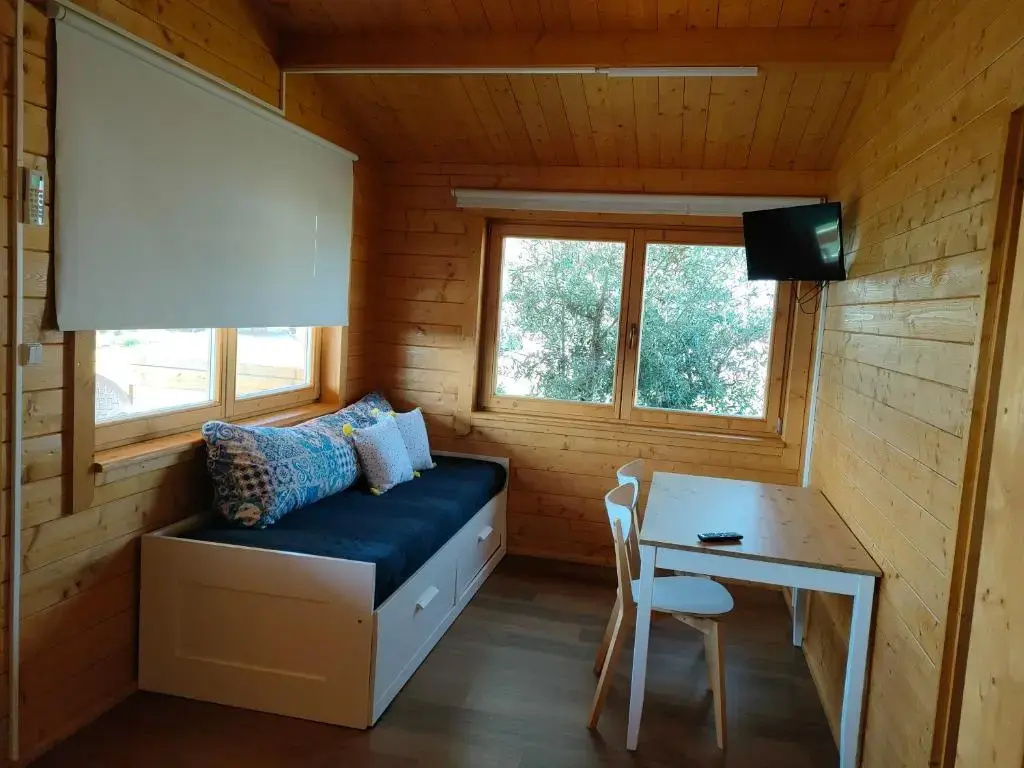 2 Bedrooms Bungalow