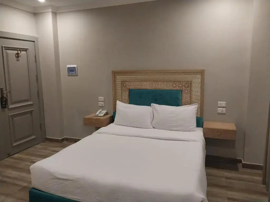 Economy Double room with city view (full double bed)
