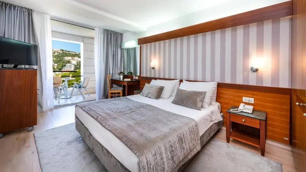 Standard Double room with balcony and with sea view (full double bed)