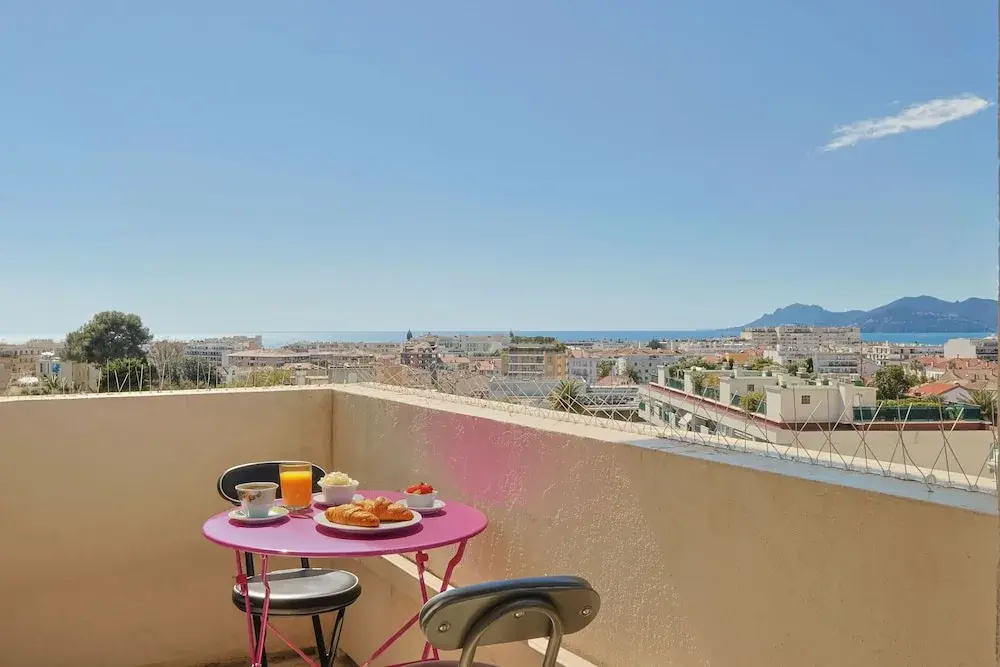 L Horizon in Cannes With 2 Bedrooms and 1 Bathrooms