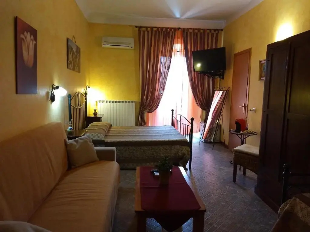 Standard Triple room