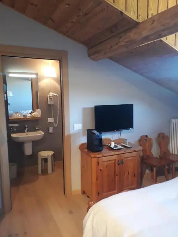 Standard Double Attic room with mountain view (full double bed)