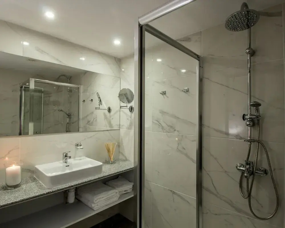 1 Bedroom Apartment with balcony