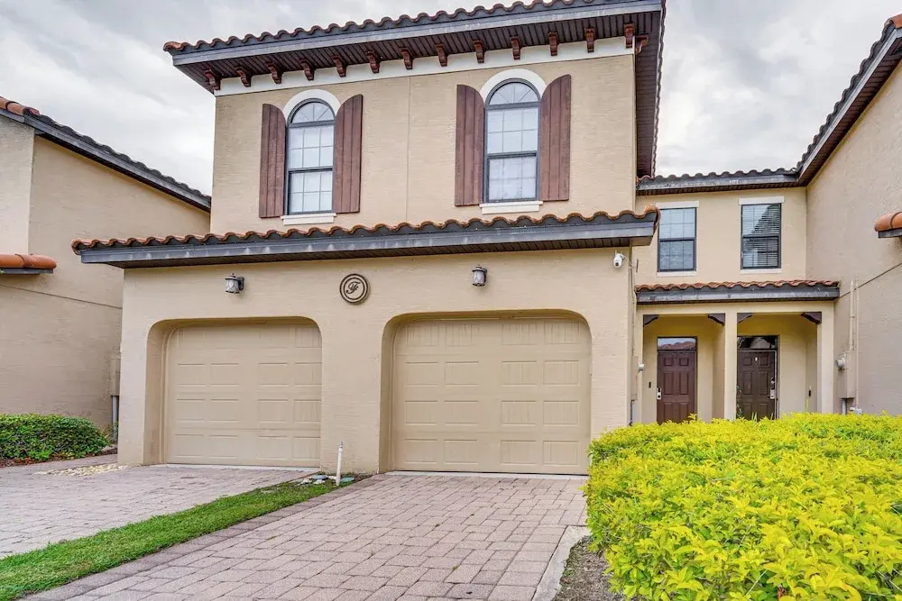 7 Mi to Disney: Davenport Townhome w/ Patio & Pool