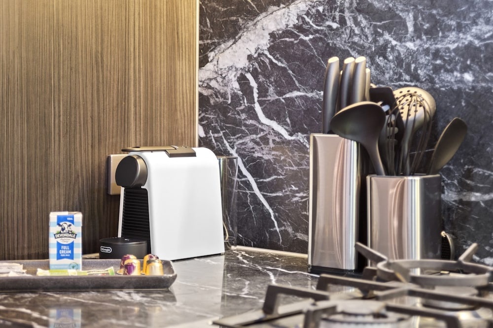 Elegant 1-bed Apartment With Premium Amenities in Melbourne