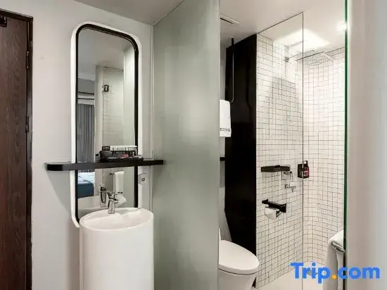 Deluxe Double room (full double bed)