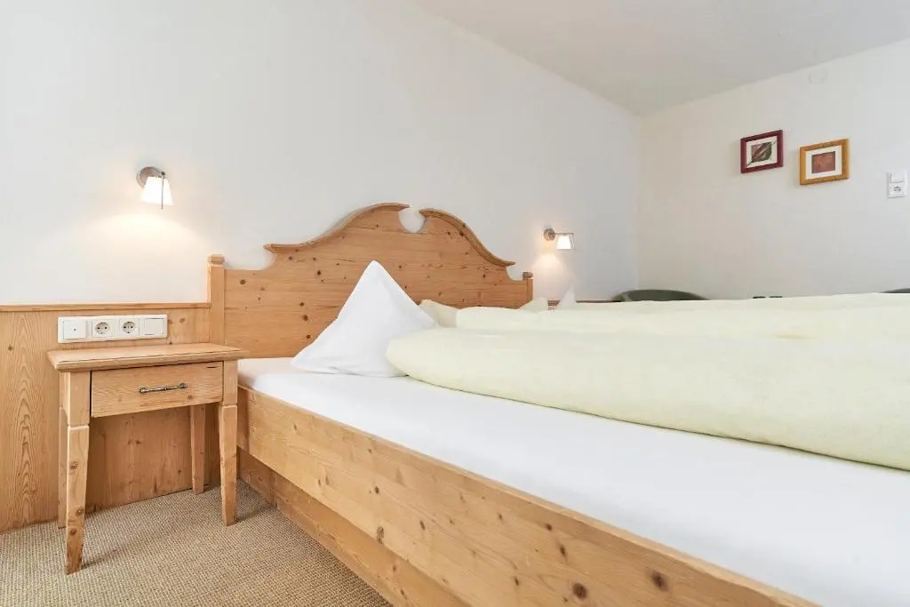 Standard Double room with balcony (full double bed)