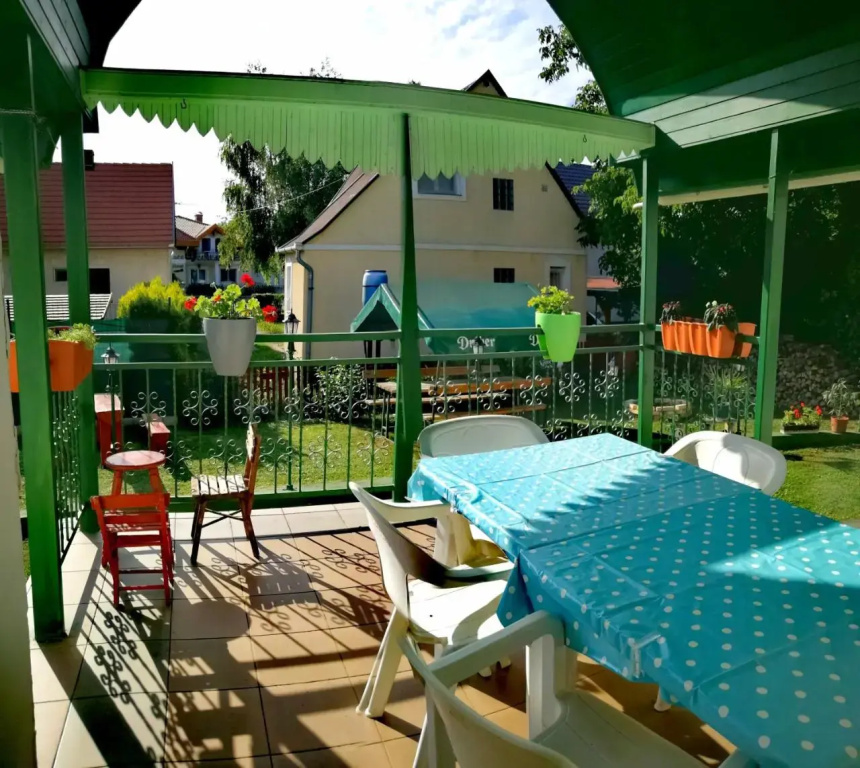 Dolce Villa Balaton Gyöngyvirágház