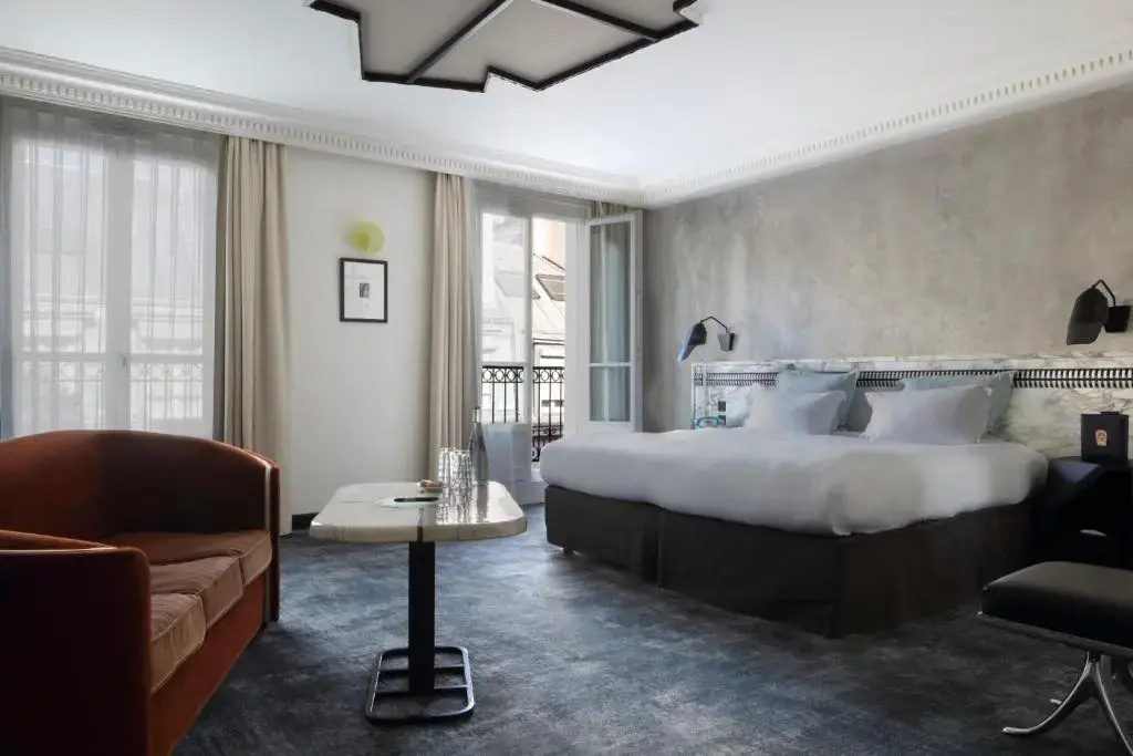 Deluxe Double room (full double bed)