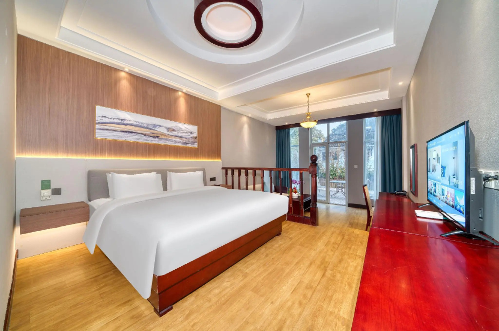 West Lake Hillview International - Général