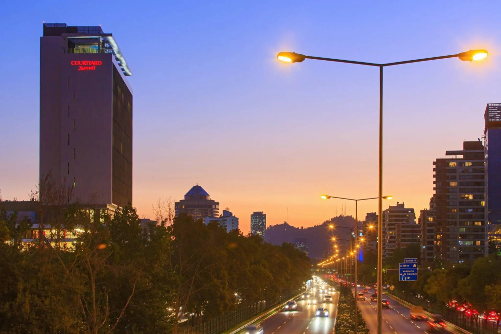 山景四人房，配有雙人床