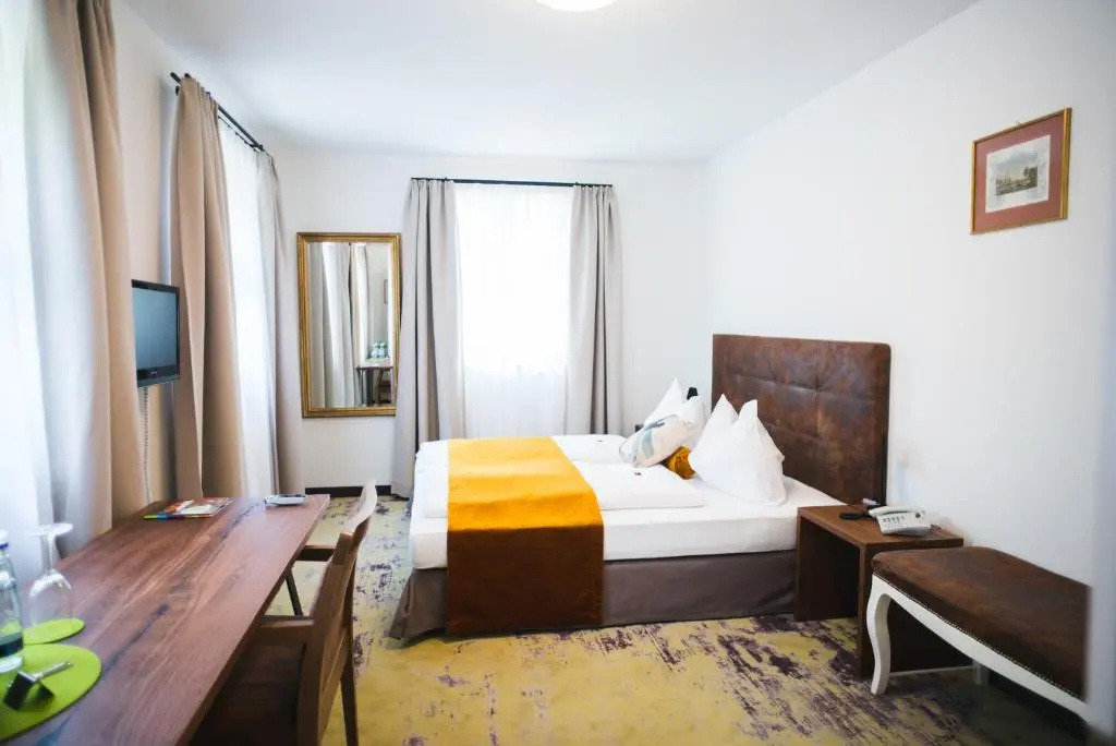 Standard Double room (full double bed)