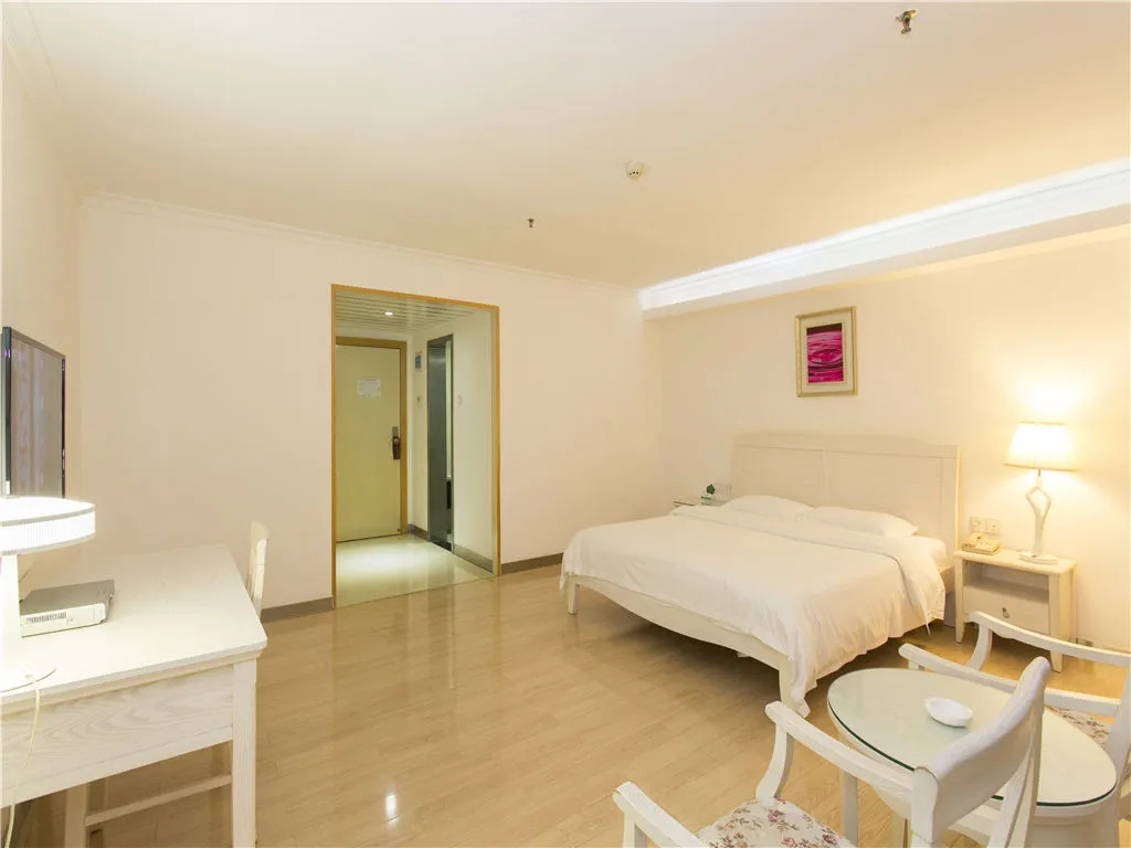 Deluxe Double room (full double bed)