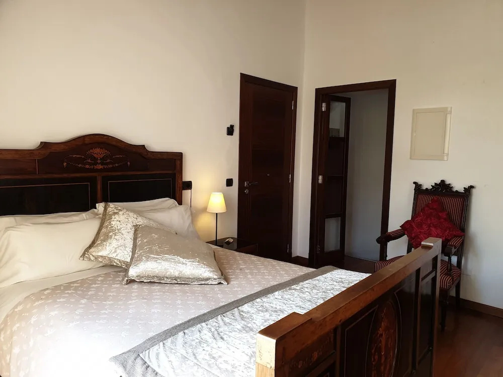 Superior Double room with balcony (full double bed)
