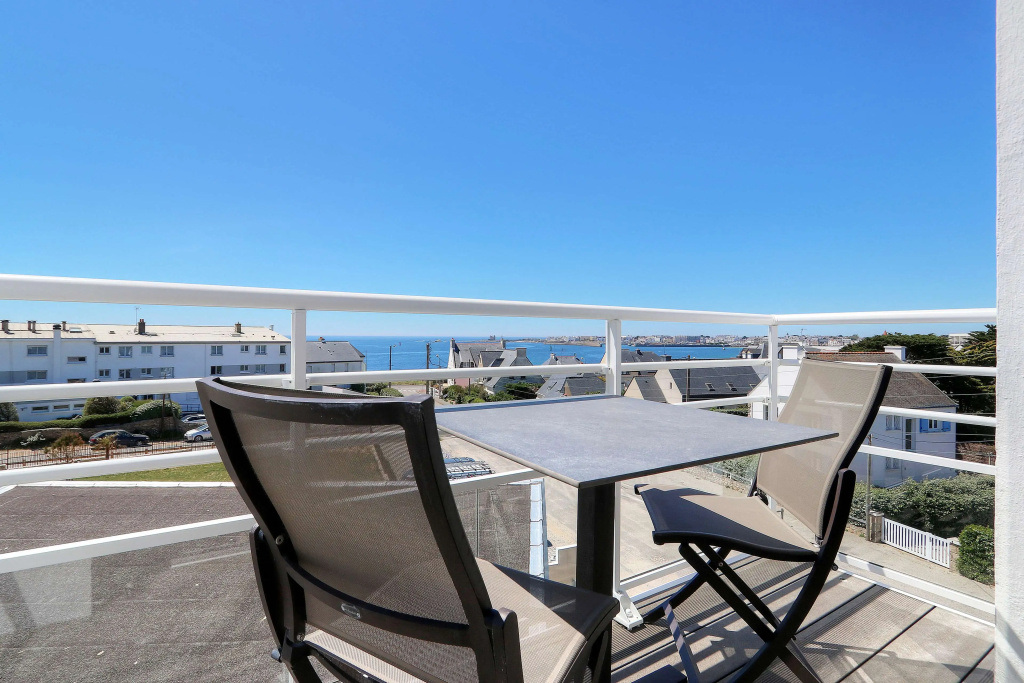 Deluxe Double room with balcony (full double bed)