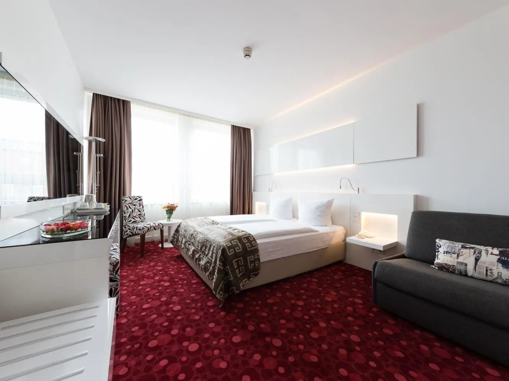 Deluxe Double room (full double bed)