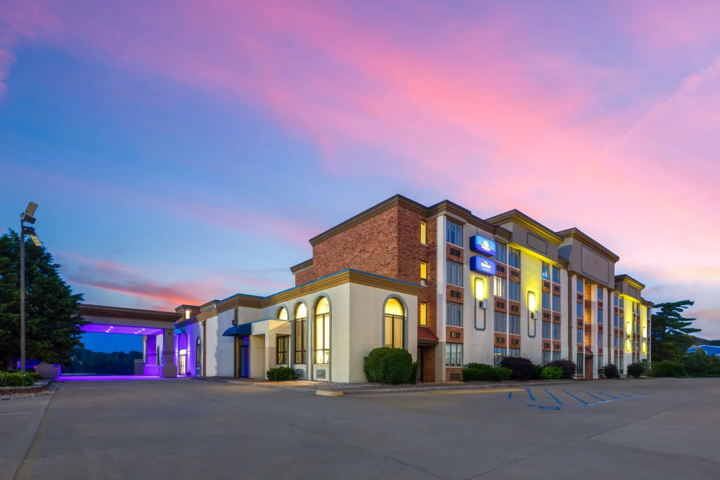 Days Inn & Suites By Wyndham Festus