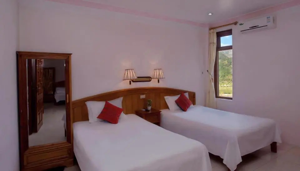 Standard Double room with lake view (twin beds)