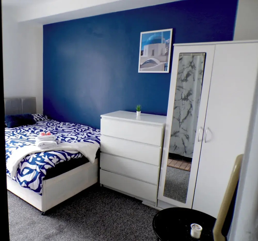 Santoriniapartmentwestkensingtonsleeps3-ensuite-ac