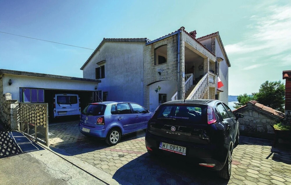 Amazing Home in Okrug Gornji With Wifi and 2 Bedrooms