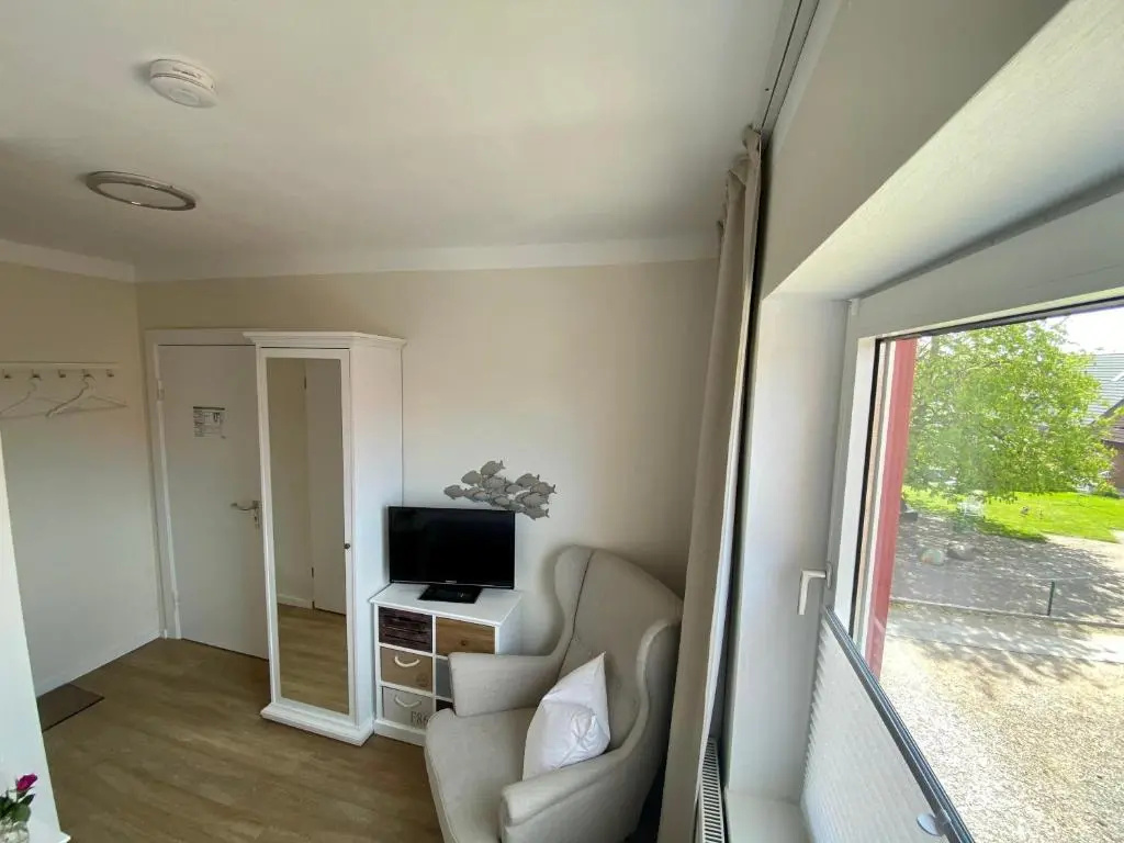 Standard Single room with garden view