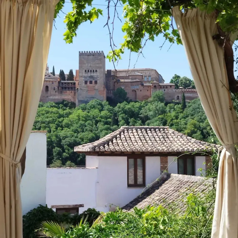 Standard Triple room with garden view