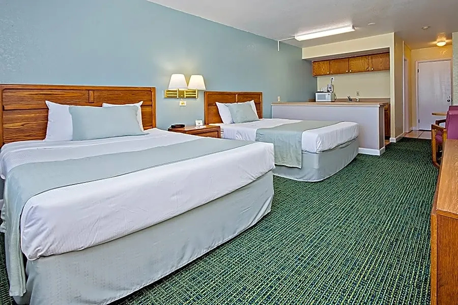 Standard Quadruple room with pool view