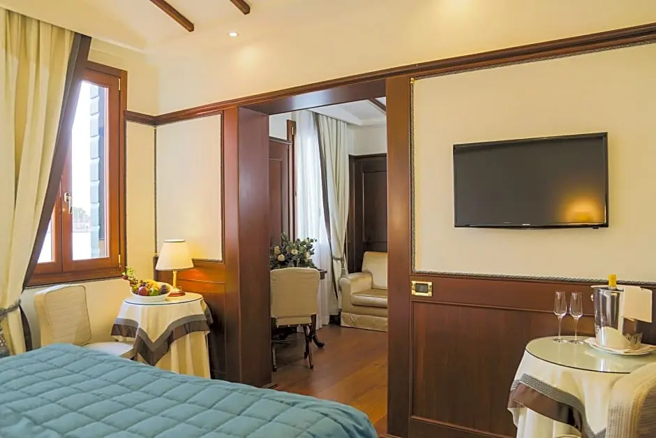 Double Junior Suite with bay view (full double bed)