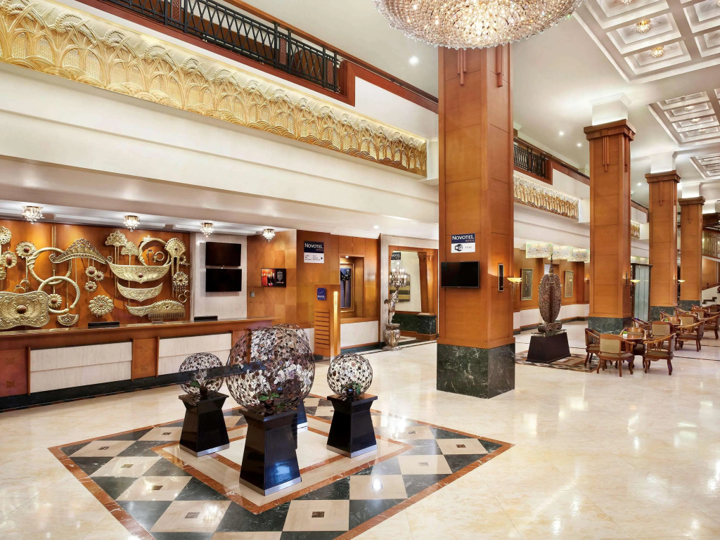 Lobby & Reception