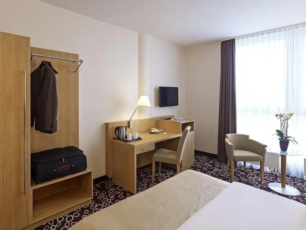Mercure Hotel Dortmund City - Tap to explore photos