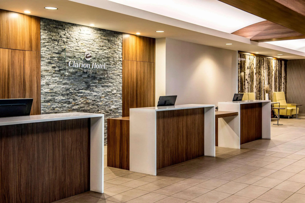 Clarion Hotel & Suites - фото 2