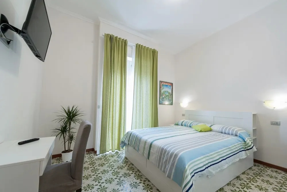 Standard Double room with city view (full double bed)