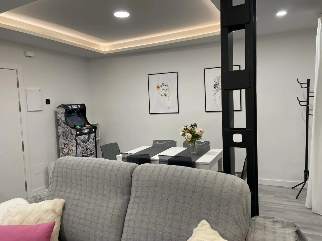 Apartamento Nuevo con patio, situado en el centro.