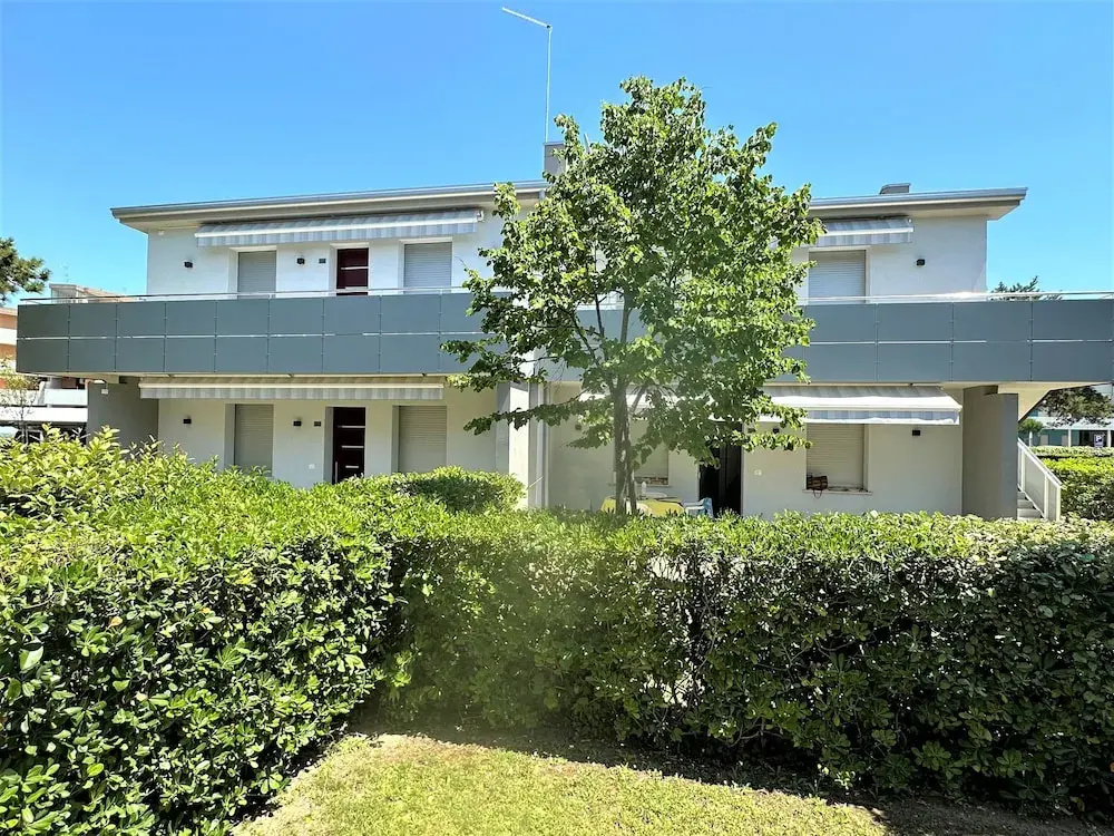 Bright Flat With Shared Pool