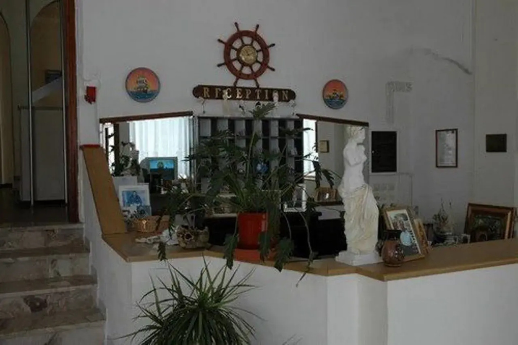 Lobby & Reception