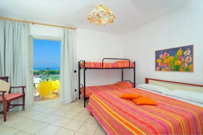 Deluxe room with balcony and with sea view