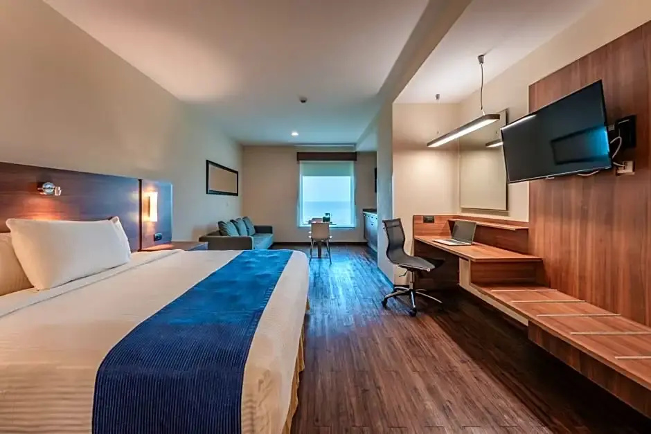 Double Junior Suite (full double bed)