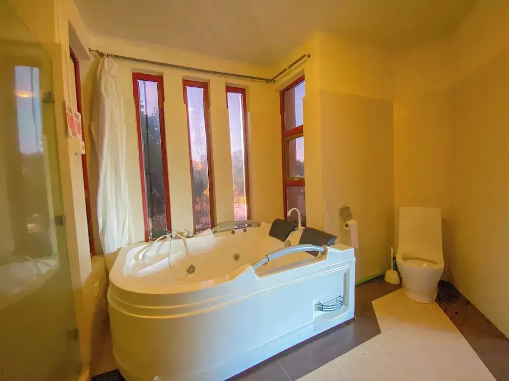 Sea Breeze Beachfront Apartments - фото 28