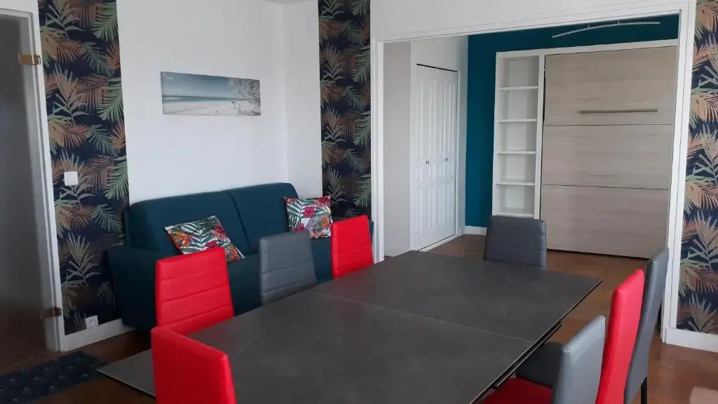 2 Bedrooms Apartment
