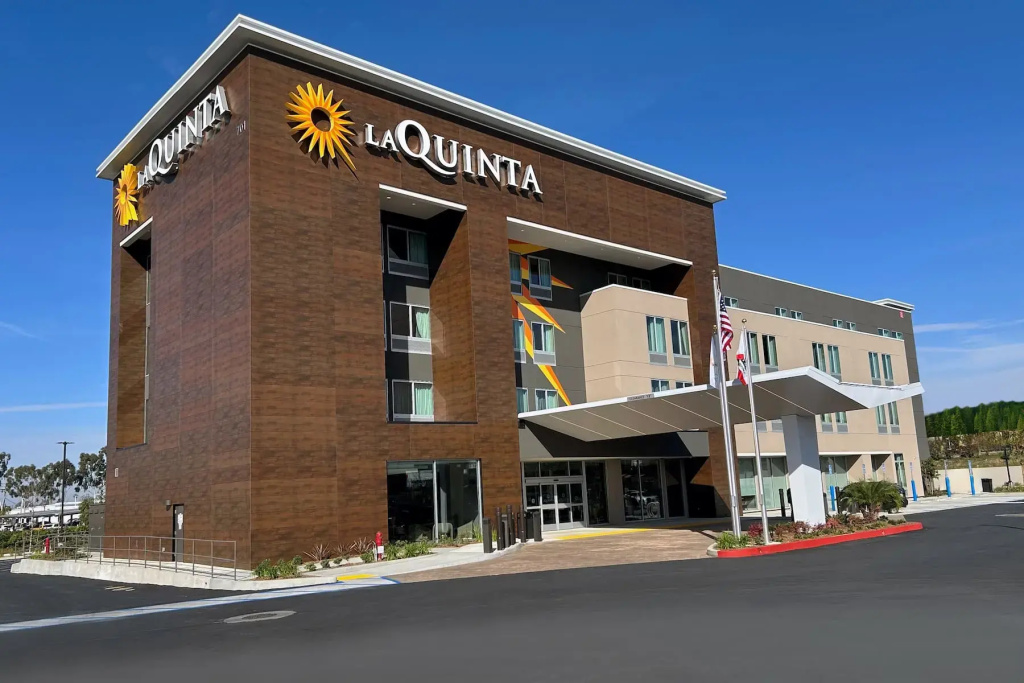 La Quinta Inn & Suites by Wyndham La Habra — фото