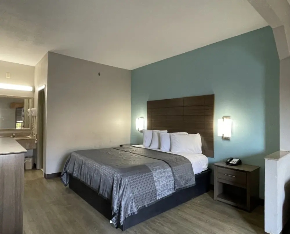 Double Suite (full double bed)