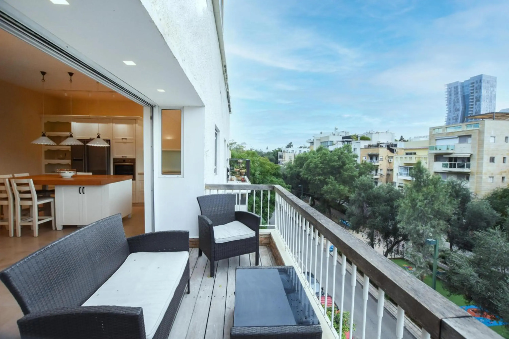 Spacious 2BR in Ben Gurion blvd by HolyGuest
