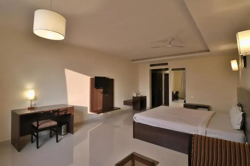 Deluxe Double room (full double bed)