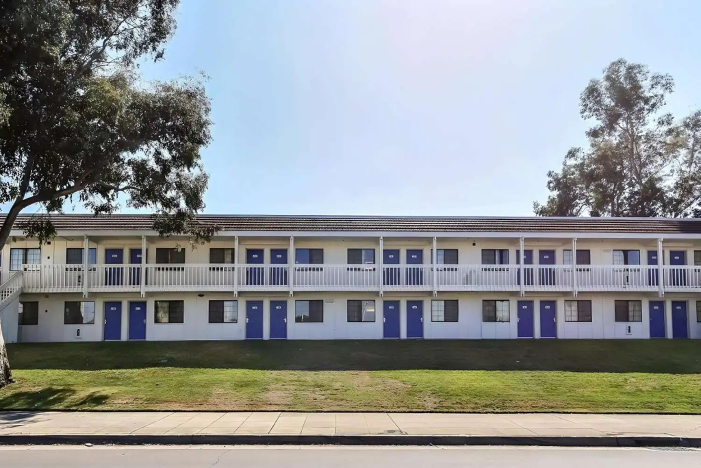 Super 8 by Wyndham Livermore Hotel