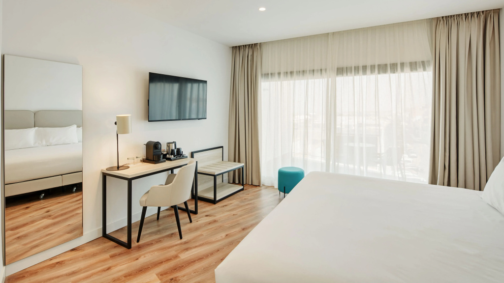 Superior Double room with partial sea view (full double bed)