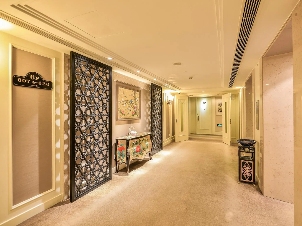 Lobby & Reception