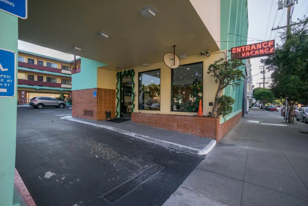 Hotel photo 12