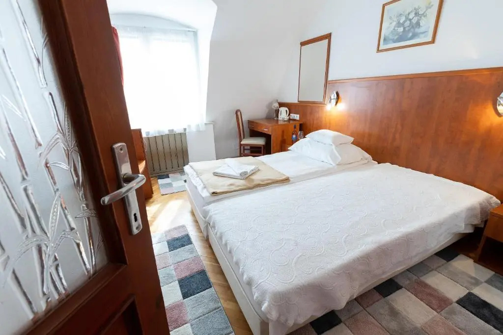 Helios Hotel Pension - Chambres