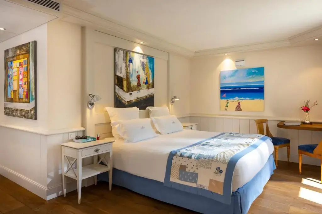 Standard Double room with pool view (full double bed)